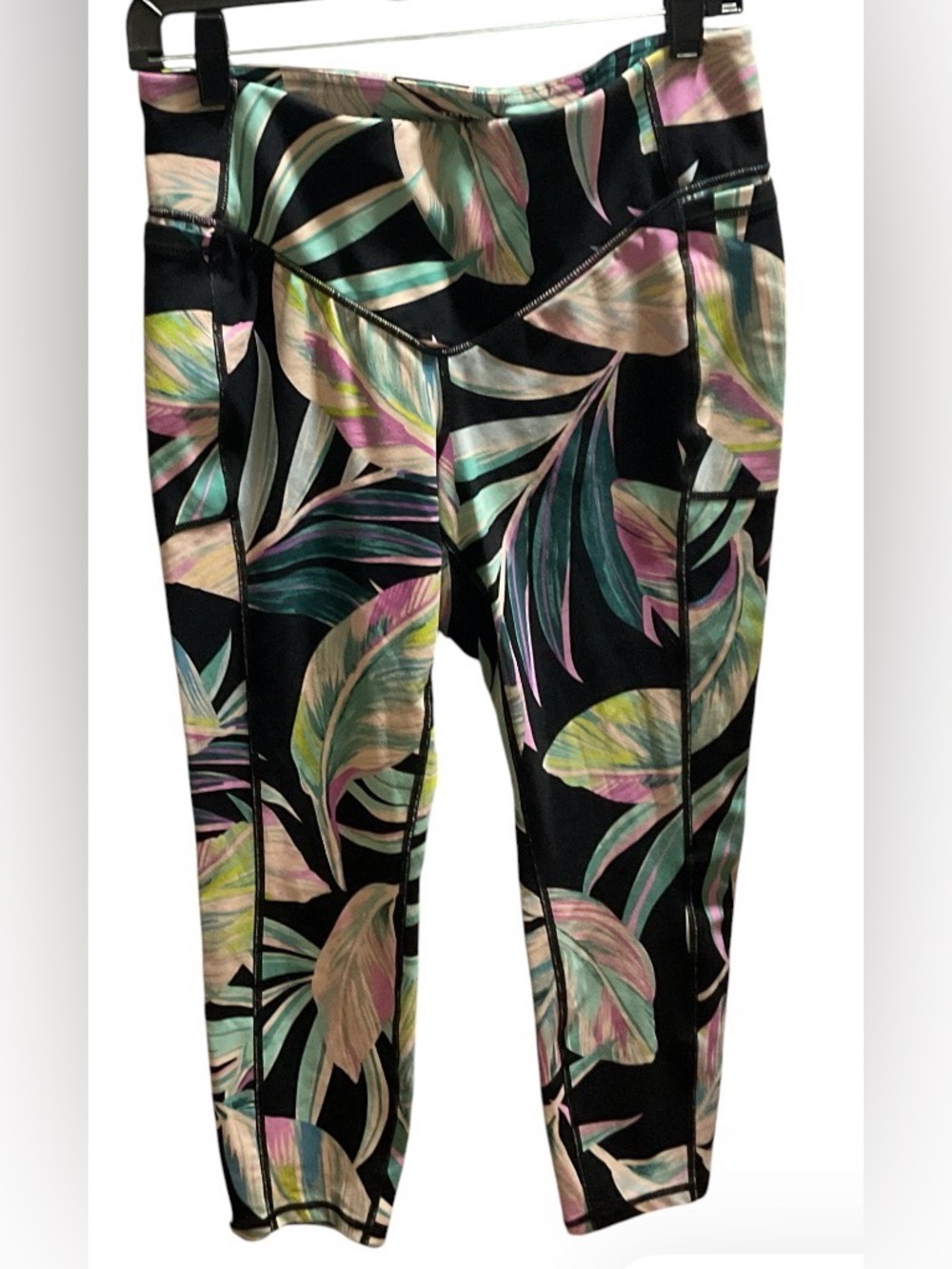 TORRID Active Capri/Leggings Size 0 (L) Tropical Floral Leaf Capri Pocket